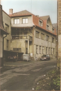 Rodinná továrna, Jirchářská ulice č. p. 50 v Železném Brodě, počátek 90. let