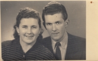 Sourozenci pamětnice Jan a Marie Liškovi v roce 1951