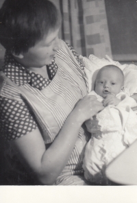 Martin Ehrlich as a child with his mum, Marie Ehrlichová
