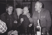 Jiří Dienstbier Sr., left,  visiting Sergej Machonin at the turn of the year 1976/1977 with a declaration of Charter 77. Sergej Machonin, in the middle, sculptor Olbram Zoubek, right.