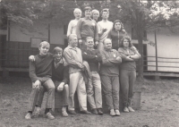 Tábor Ledeč nad Sázavou 1967-1971. M. Pešta třetí vpravo dole, jeho žena druhá vpravo nahoře