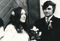 Lenka Kocourová s manželem na jejich svatbě v roce 1971