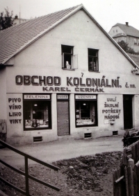 Witness´ father´s new shop