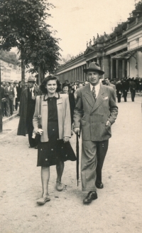 1946, Zdeňka Velímská s přítelem, Karlovy Vary