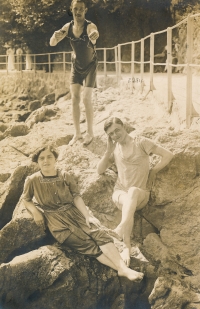 Maminka s bratrem, Itálie, 1920