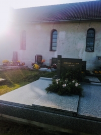 Rodinná hrobka Blažkových na evangelickém hřbitově v Sázavce