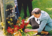Věra Rolečková during the unveiling of her uncle's memorial plaque (2002) 