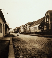 Pictrue of the street and house where J. Schön lived after the war (Vsadsko 24) 