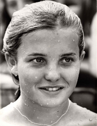 Milena Duchková at the swimming pool in Praha-Podolí, 1971
