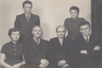 Rodina Kejdanova: rodiče Vojtěch a Anna, děti (zleva) Anna, Petr, Liduška, Pavel, 1956