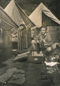 Miroslav Masák na skautském táboře, 1946