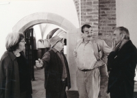 Zleva Jaroslava Brychtová, Stanislav Libenský, Karel Schwarzenberg, Miroslav Masák, Karolinum, 1998