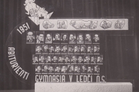 Maturitní tablo ledečského gymnázia z roku 1951. Karel Miláček pátý zleva v druhé spodní řadě