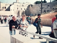 Emília Sasinová a Max Preuss v Jeruzaleme.