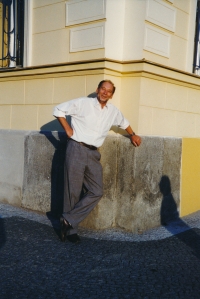 Vladimír Grégr in front of the house in Hálkova Street