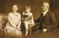 S rodiči, asi 1929