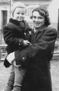 Jiří Fráňa with his mother Jiřina in 1950, after his father had been imprisoned 