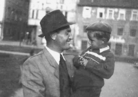 Jiří Fráňa with his father Milan in 1949