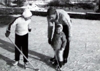 Manžel L. Janderové se syny