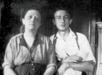 Father of Petr Brod, Lev Brod, with his mother Mathildou Brodová in Prague 1930