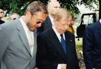 Zdeněk Bárta a Václav Havel během kampaně do Senátu, 2000