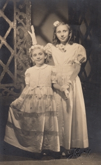 With sister as bridesmaids in 1942