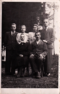 Božena Jurošková (second from the left, top row) with her parents and siblings in Hošťálková