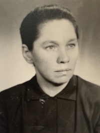 Paulína Dubeňová cca 23 ročná krátko po skončení II. svetovej vojny