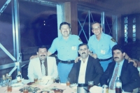 Ladislav Vitoul v misi OSN v Iráku s budoucím prezidentem Iráku Džalálem Talabáním (vpravo dole)
