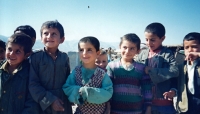 Kluci z uprchlického tábora nedaleko Dohúku, Irák, 1996 nebo 1997