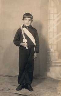 Fotografie Jiřího Franka u příležitosti prvního sv. přijímání, 1947