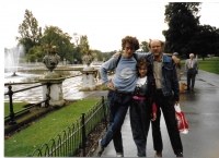 S tátou a sestrou v Londýně, 1988