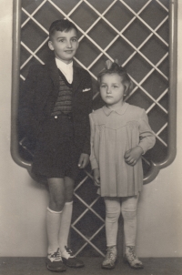 Bratranec František a sestřenice Anežka (Atka)