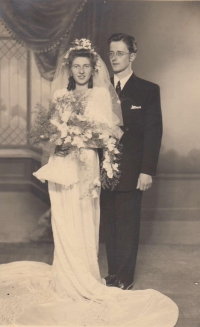 Anna and Zdeněk Bařina, a wedding photo 