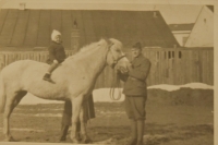 Malý František Humler na koni