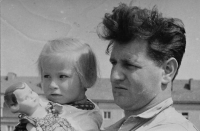 Josef Musil s dcerou Danou, Brno 1956