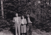 Leo Melcer s manželkou Edith a Karlem Hahnem