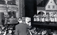Rozhlasový přímý přenos představení Prodaná nevěsta ve Státním divadle Ostrava, 1956