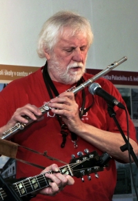 Joe Kučera during a concert in 2018