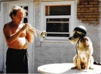 Laco Déczi se psem Josefem, se kterým přijeli z Německa do USA (konec 80. let 20. století)