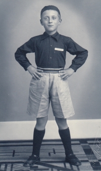 Bedřich Boršek v 6 letech, kdy začal cvičit v Sokole, 1934