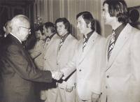 Gustáv Husák congratulates František Kaberle and other national team members after winning the World Championship in Vienna in 1977
