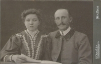 Marie a Otto Hromádkovi, svatební fotografie rodičů Otakara Hromádka, Německý Brod 1906