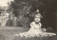 Věra Waldesová, maminka Jiřiny Novákové, v Drážďanech, 1916