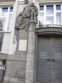 Původní dveře bývalého Muzea Jindřicha Waldese, Praha Vršovice