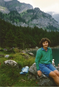 Jiřina Nováková ve Švýcarsku v horách, únor 1991