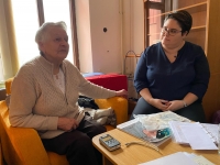 Růžena Sojková vypráví žákům z projektu Příběhy našich sousedů v roce 2020