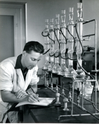Vladimír Munk in the microbiological laboratory