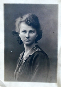 Young mother Aloisie Musilová 