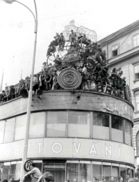 Budova Čedoku v obležení, srpen 1968 v centru Brna